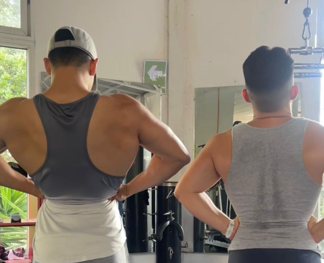 Persona llena de energía entrenando con Virtus Program